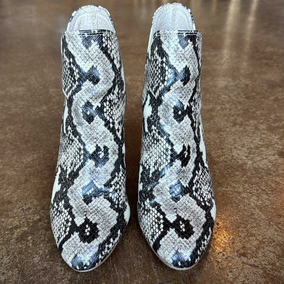 Snake skin booties by Steve Madden - Picture 2 of 4